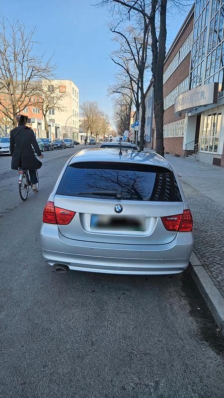 Gebraucht BMW 320 176 PS (129 kW) 2009 Silber Kombi