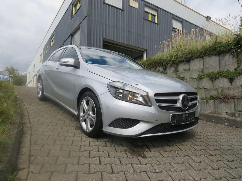Silber Gebraucht 2013 Mercedes A180 Limousine | 9.490 € (Guter Preis) - Bild 1/4