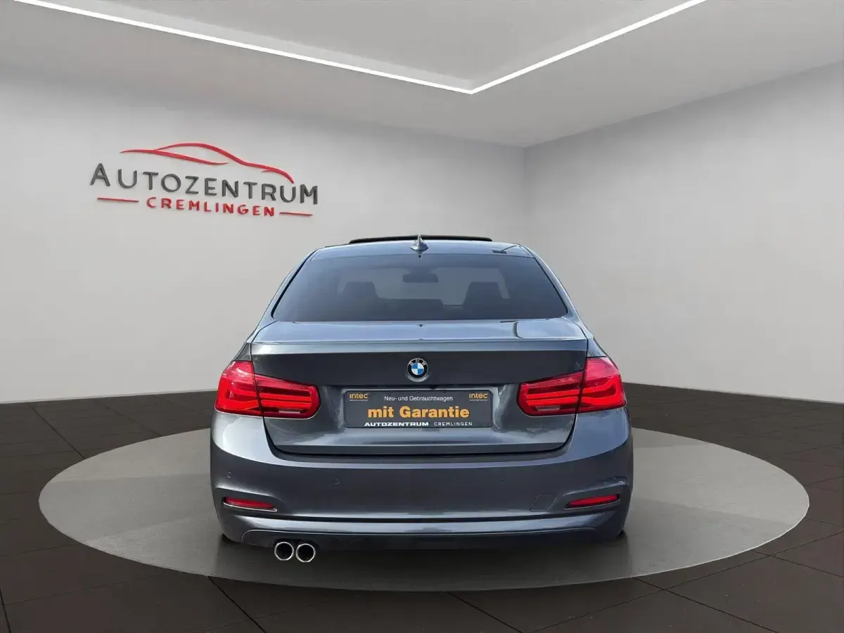 Używany BMW 330 Advantage 258 KM (189 kW) 2018 Szary Sedan/Limuzyna