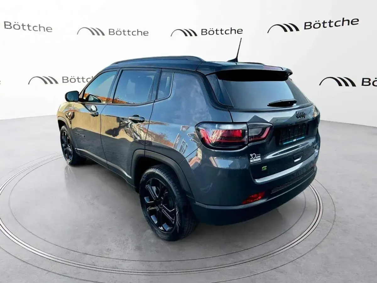 Gebraucht Jeep Compass Night Eagle 131 PS (96 kW) 2023 Graphite grey metallic SUV