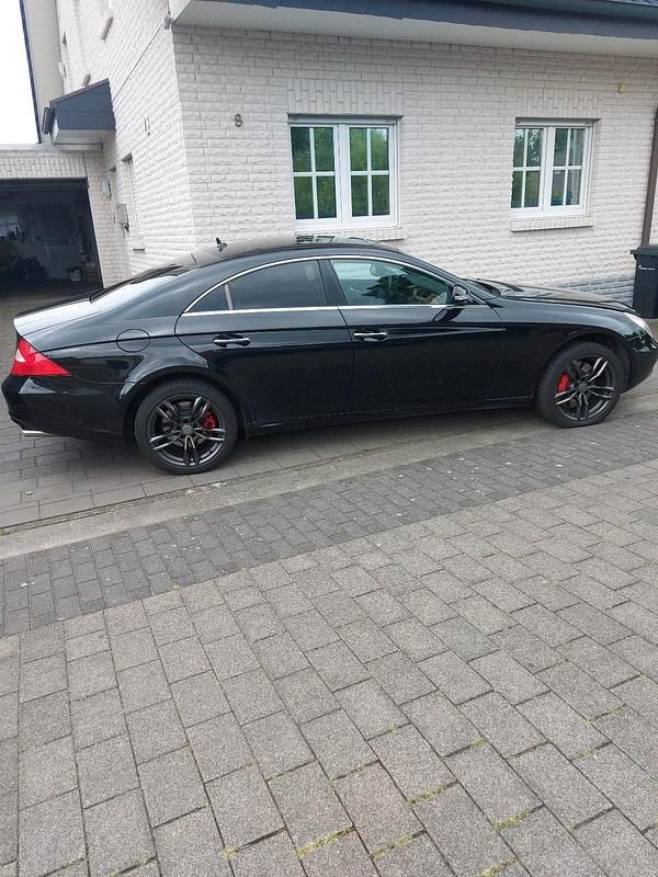 Schwarz Gebraucht 2007 Mercedes CLS500 Limousine | 9.600 € - Bild 1/4