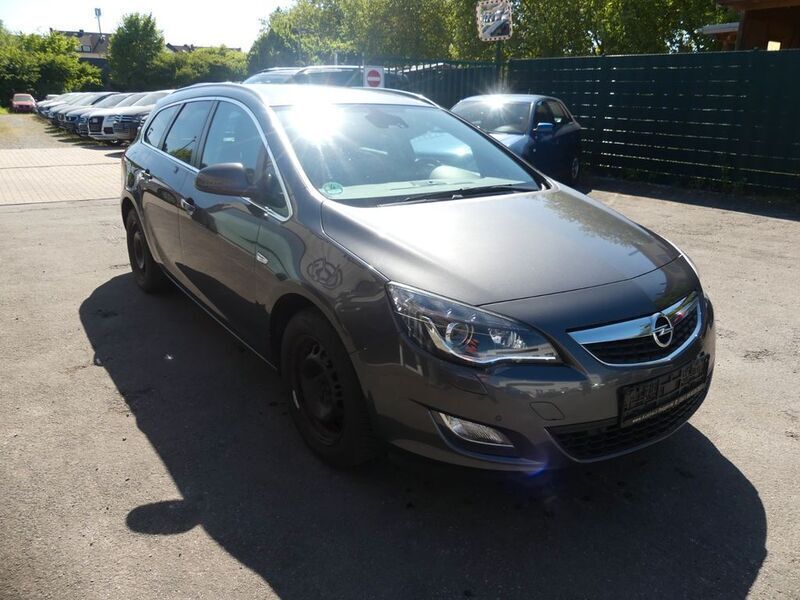 Gebraucht Opel Astra Innovation 140 PS (102 kW) 2011 Grau Kombi