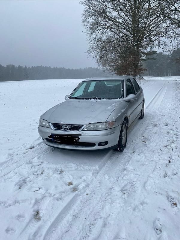 Silber Gebraucht 2001 Opel Vectra Limousine | 650 € (Guter Preis) - Bild 1/4