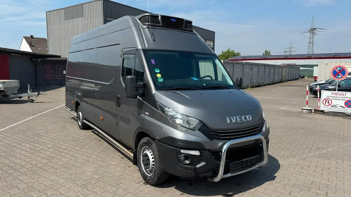 Gebraucht Iveco Daily 180 PS (132 kW) 2020 Grau Van / Kleinbus