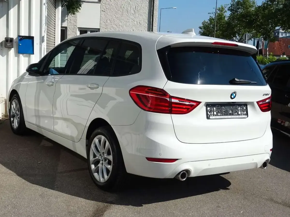Gebraucht BMW 218 Advantage 150 PS (110 kW) 2021 Alpinweiß 3 Van / Kleinbus