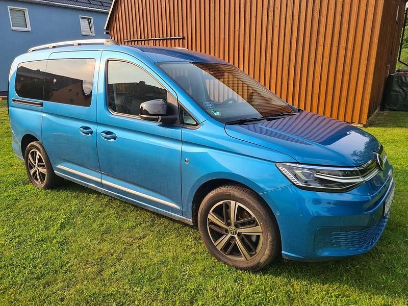 Blau Gebraucht 2024 VW Caddy Maxi Style Van / Kleinbus | 35.490 € (Guter Preis) - Bild 1/4