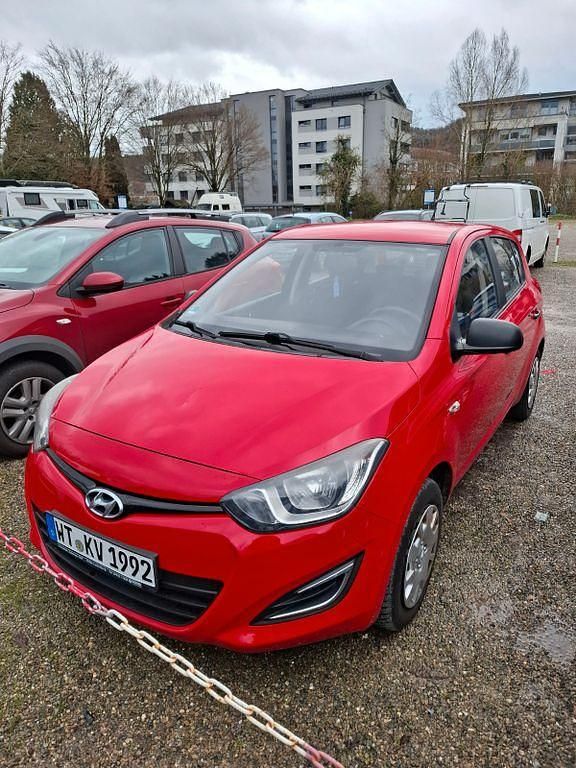 Gebraucht Hyundai i20 Edition 86 PS (63 kW) 2013 Rot Kleinwagen