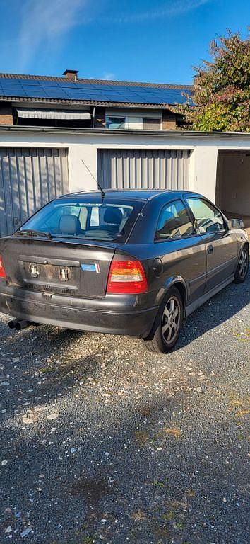 Schwarz Gebraucht 1999 Opel Astra Sport Limousine | 750 € (Guter Preis) - Bild 1/4
