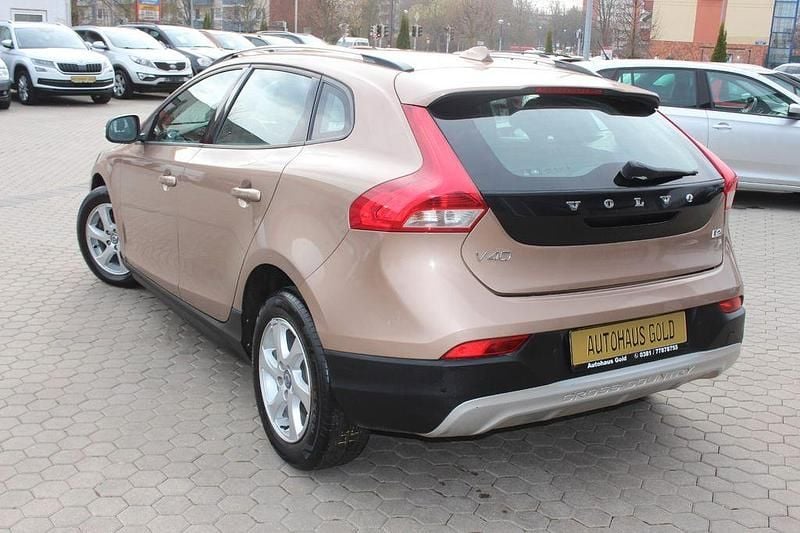 Gebraucht Volvo V40 CC Basis 114 PS (83 kW) 2013 Braun Kombi