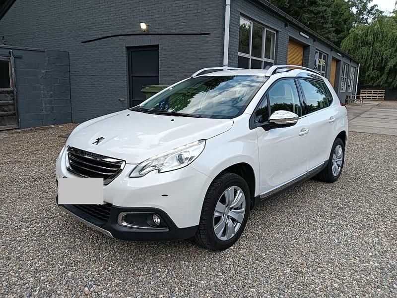 Weiß Gebraucht 2017 Peugeot 2008 SUV | 6.599 € (Guter Preis) - Bild 1/4