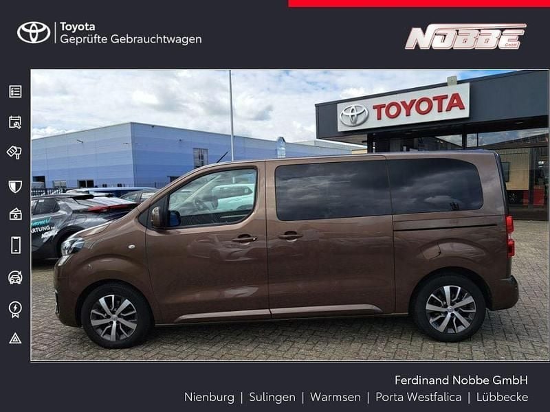 Barrique braun metallic Gebraucht 2021 Toyota Proace Verso Plus Kombi | 29.990 € (Fairer Preis) - Bild 1/4