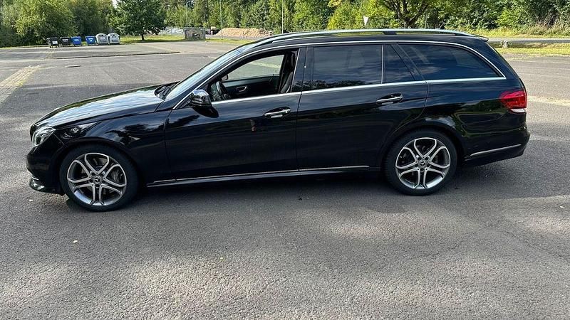 Schwarz Gebraucht 2014 Mercedes E350 Kombi | 17.700 € (Fairer Preis) - Bild 1/4