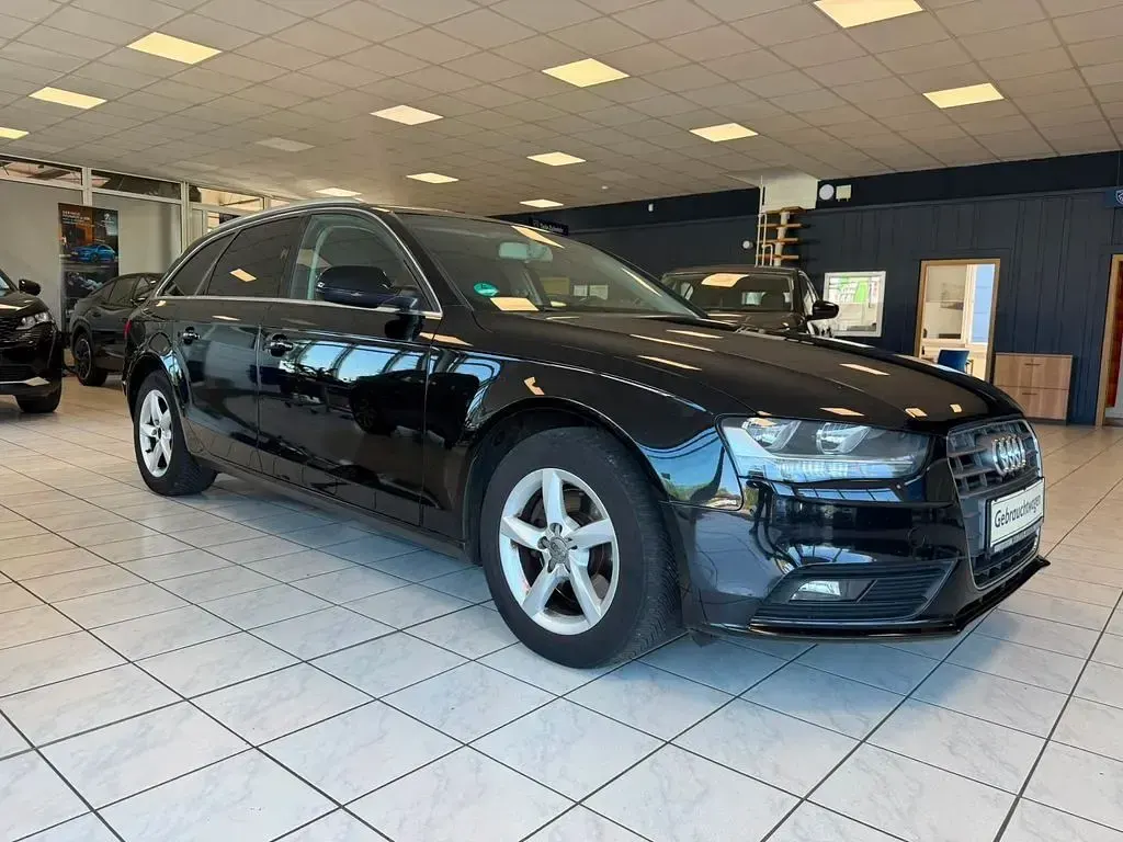 Gebraucht Audi A4 Ambiente 150 PS (110 kW) 2013 Brillantschwarz Kombi