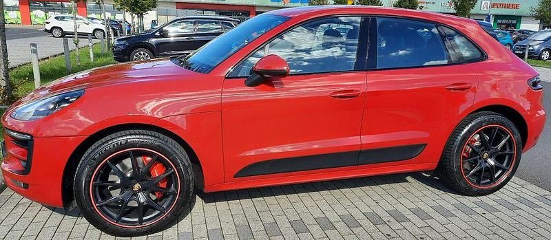 Rot Gebraucht 2018 Porsche Macan GTS SUV | 26.000 € (Etwas zu teuer) - Bild 1/4