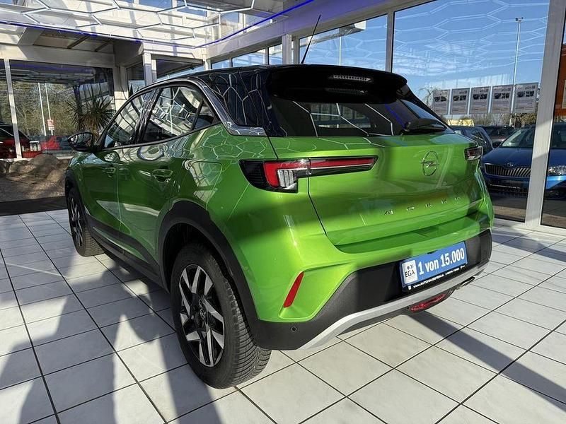 Gebraucht Opel Mokka Elegance 131 PS (96 kW) 2023 Matcha green/ikone gruen SUV