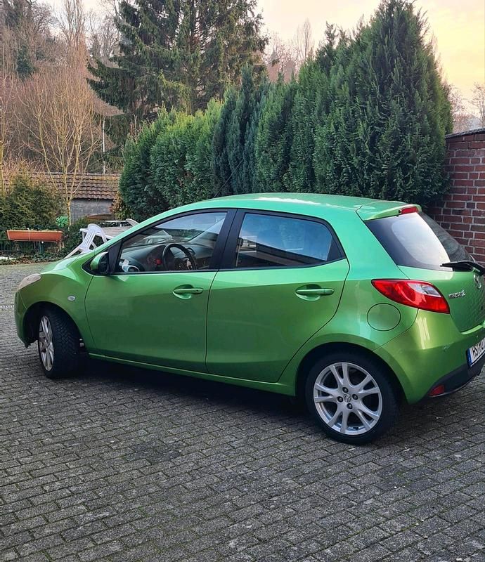 Gebraucht Mazda 2 86 PS (63 kW) 2010 Grün Kleinwagen