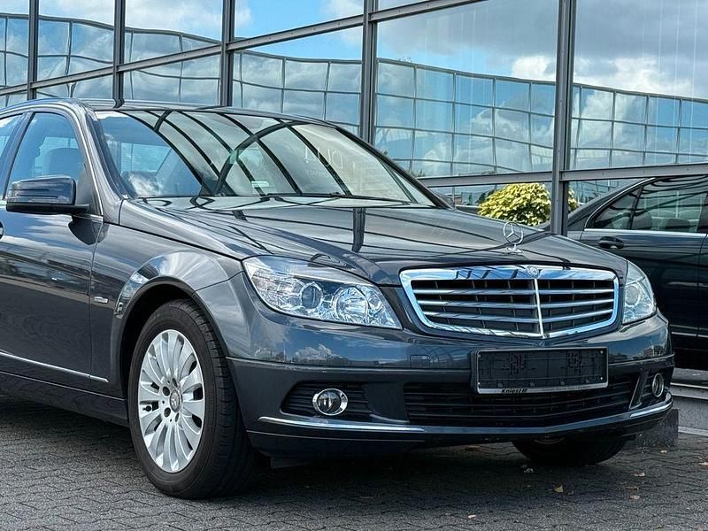Grau Gebraucht 2009 Mercedes C180 Elegance Limousine | 9.490 € (Fairer Preis) - Bild 1/4