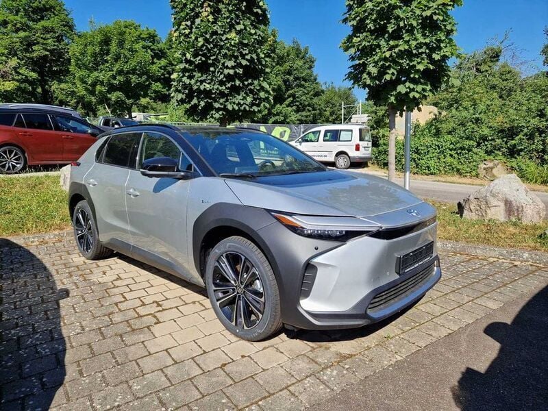 Cosmicsilber Neu 2025 Toyota bZ4X Lounge SUV | 47.990 € (Teuer) - Bild 1/4
