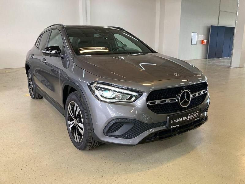 Gebraucht Mercedes GLA250 Progressive 218 PS (160 kW) 2022 Metalliclack mountaingrau SUV