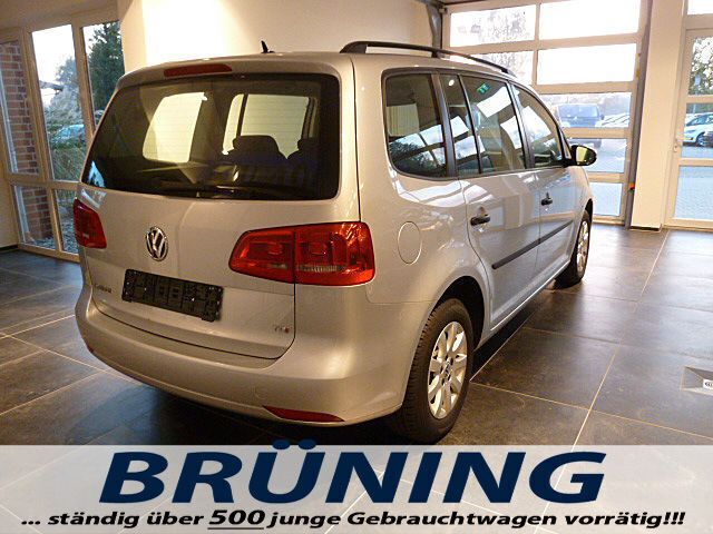Gebraucht VW Touran Edition 105 PS (77 kW) 2013 Silber metallic Van / Kleinbus