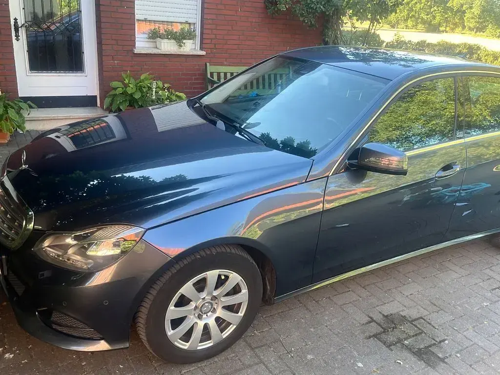 Gebraucht Mercedes E220 Elegance 170 PS (125 kW) 2015 Grau Limousine
