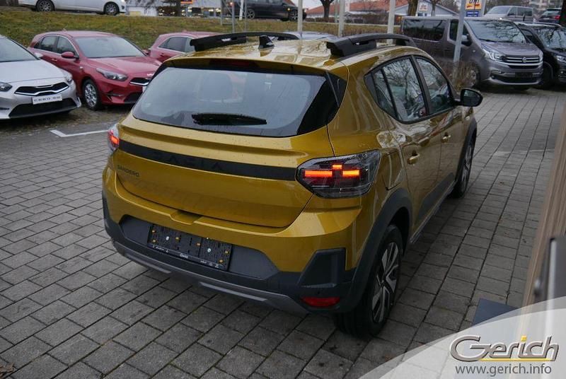Neu Dacia Sandero Expression 110 PS (80 kW) 2026 Amber yellow Limousine