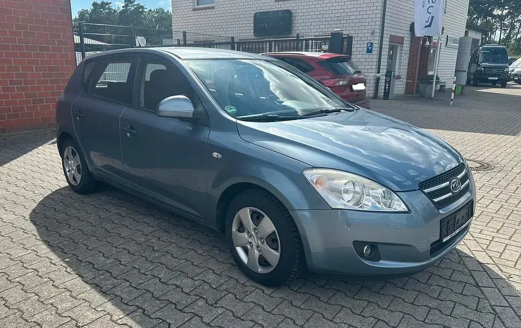 Gebraucht Kia Ceed 109 PS (80 kW) 2009 Blau Kleinwagen