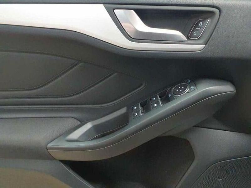 Gebraucht Ford Focus Cool & Connect 120 PS (88 kW) 2020 Weiß Limousine