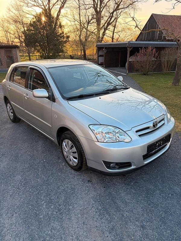Usado Toyota Corolla 97 HP (71 kW) 2006 Prateado Sedan
