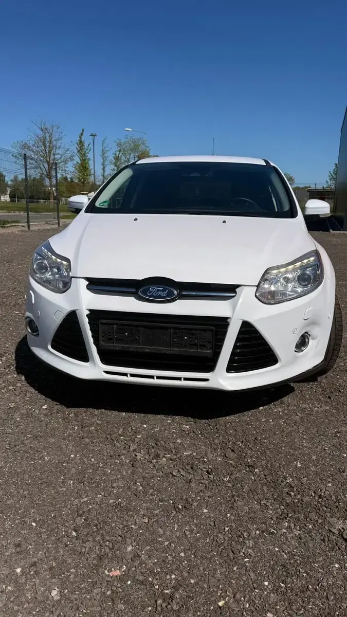 Gebraucht Ford Focus 150 PS (110 kW) 2011 Weiß Kombi