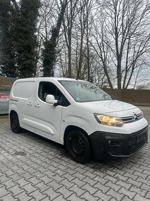 Weiß Gebraucht 2018 Citroën Berlingo Van / Kleinbus | 7.200 € - Bild 1/4