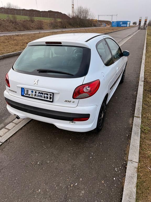Gebraucht Peugeot 206 Style 60 PS (44 kW) 2011 Weiß Limousine