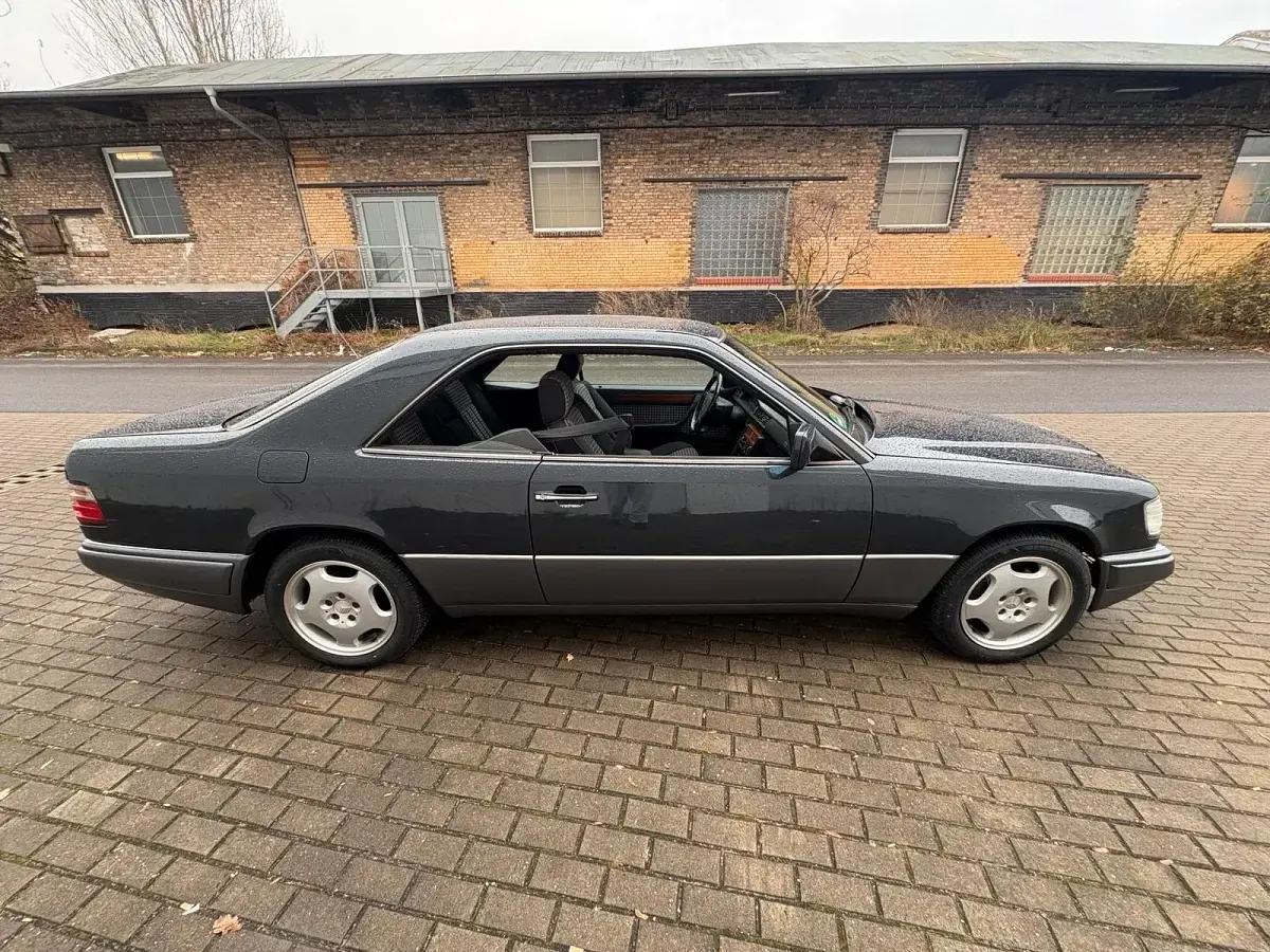 Używany Mercedes E220 150 KM (110 kW) 1993 Coupe