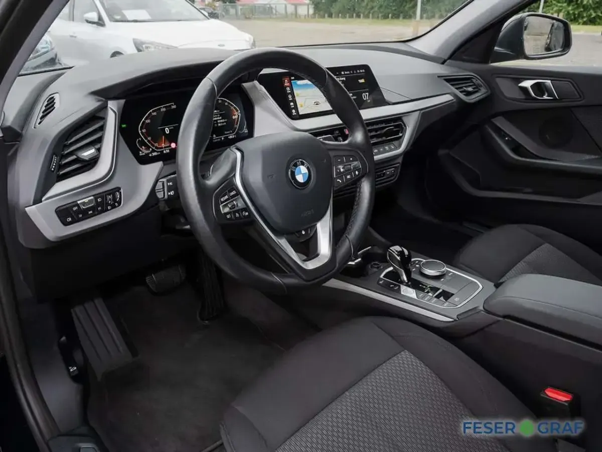 Gebraucht BMW 120 Advantage 190 PS (139 kW) 2023 Black sapphire metallic Kleinwagen