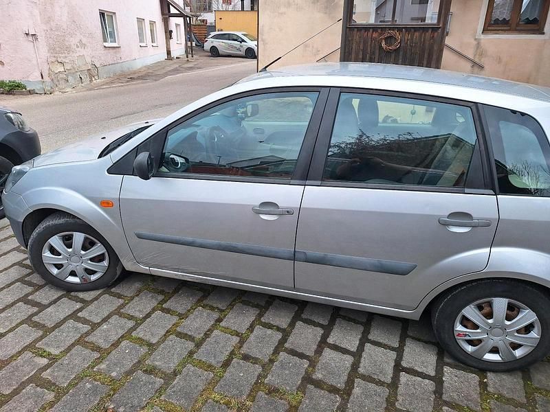 Gebraucht Ford Fiesta 60 PS (44 kW) 2007 Silber Kleinwagen