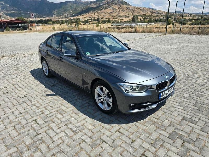 Grau Gebraucht 2014 BMW 320 Sport Line Limousine | 12.500 € (Fairer Preis) - Bild 1/4