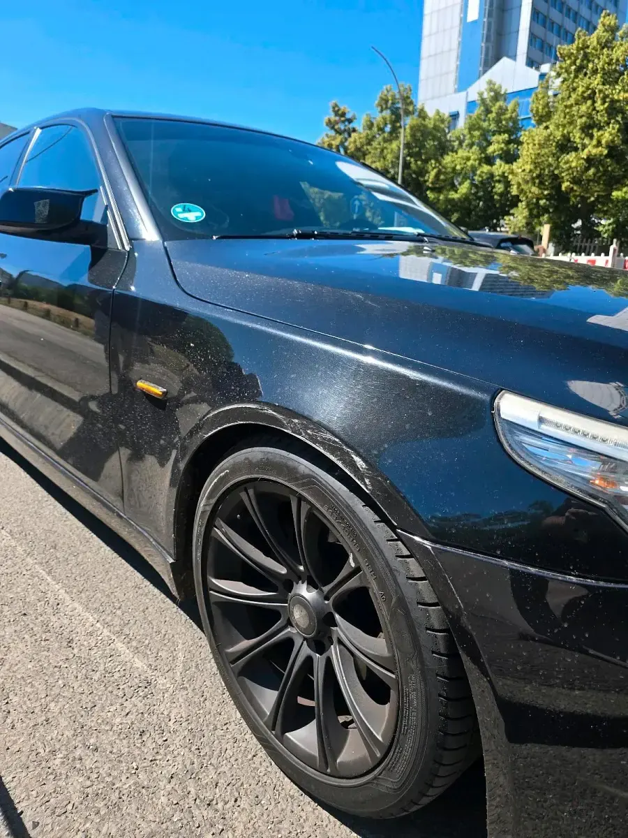 Gebraucht BMW 525 197 PS (144 kW) 2009 Schwarz Limousine