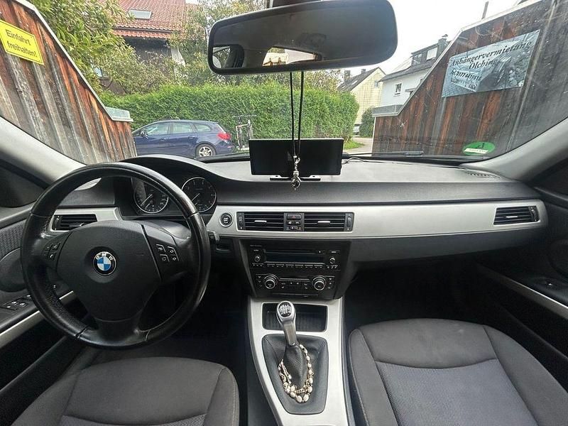 Schwarz Gebraucht 2010 BMW 318 Kombi | 5.700 € (Fairer Preis) - Bild 1/4