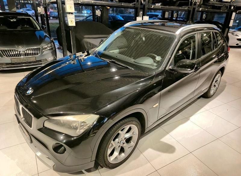 Schwarz Gebraucht 2011 BMW X1 Sport Line SUV | 5.950 € (Superpreis) - Bild 1/4