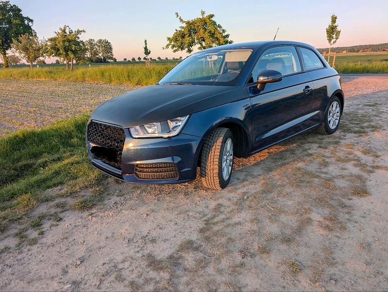 Blau Gebraucht 2018 Audi A1 Kleinwagen | 6.350 € - Bild 1/4