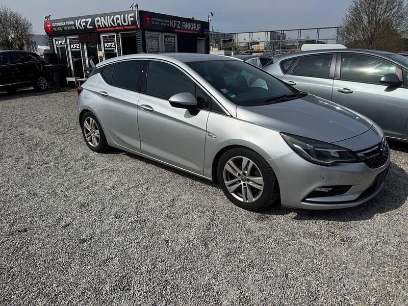Gebraucht Opel Astra Dynamic 125 PS (91 kW) 2016 Silber Limousine