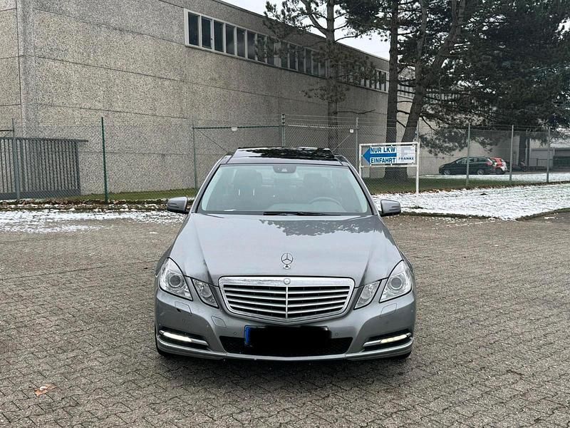 Gebraucht Mercedes E250 204 PS (150 kW) 2012 Grau Limousine