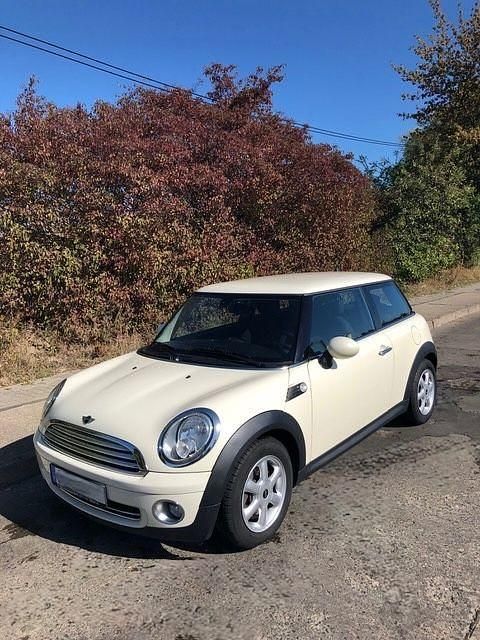 Weiß Gebraucht 2010 Mini ONE Kleinwagen | 5.500 € (Etwas zu teuer) - Bild 1/4
