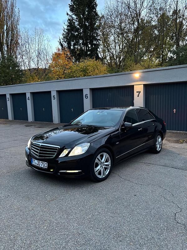 Andere farben Gebraucht 2010 Mercedes E350 Limousine | 11.900 € (Fairer Preis) - Bild 1/4