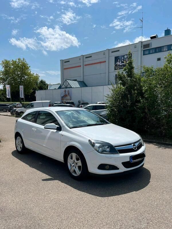 Weiß Gebraucht 2009 Opel Vectra GTS Kleinwagen | 2.000 € - Bild 1/4