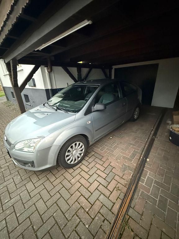 Usata Ford Focus Ambiente 75 CV (55 kW) 2005 Argento Berlina