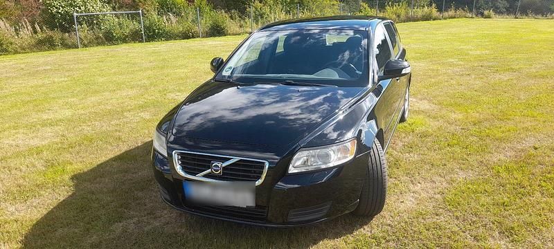 Schwarz Gebraucht 2010 Volvo V50 Kombi | 4.900 € - Bild 1/4