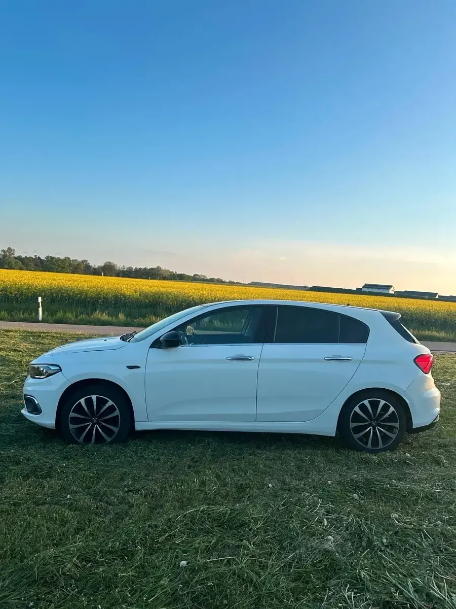 Gebraucht Fiat Tipo 120 PS (88 kW) 2016 Weiß Kleinwagen