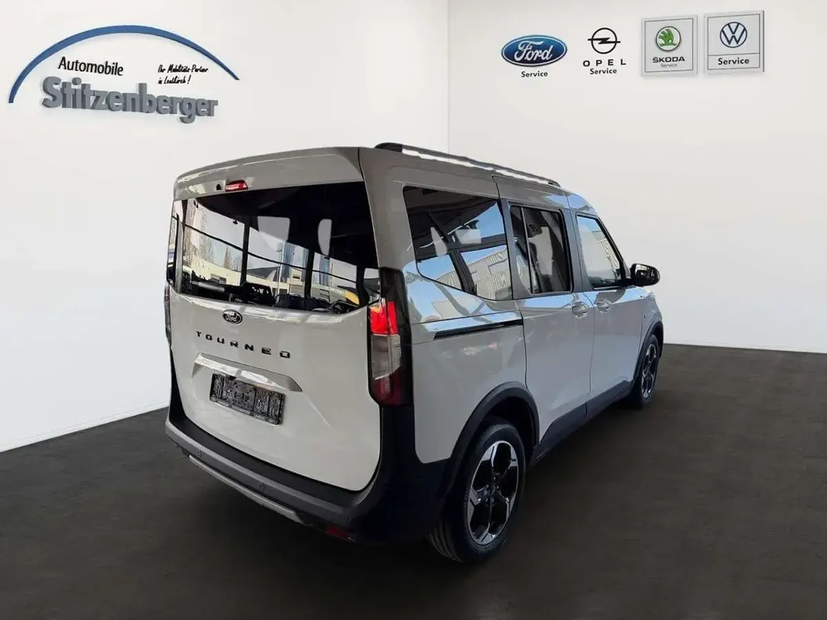 Neu Ford Tourneo Courier Active 125 PS (91 kW) 2026 Frostweiß Van / Kleinbus