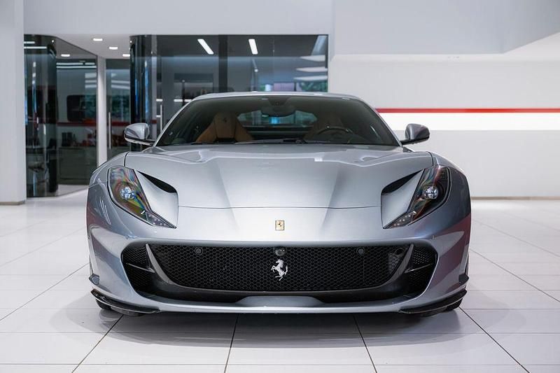 Gebraucht Ferrari 812 799 PS (587 kW) 2018 Grau Coupé